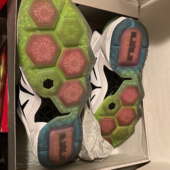 Lebron XII - Picture 2 of 3